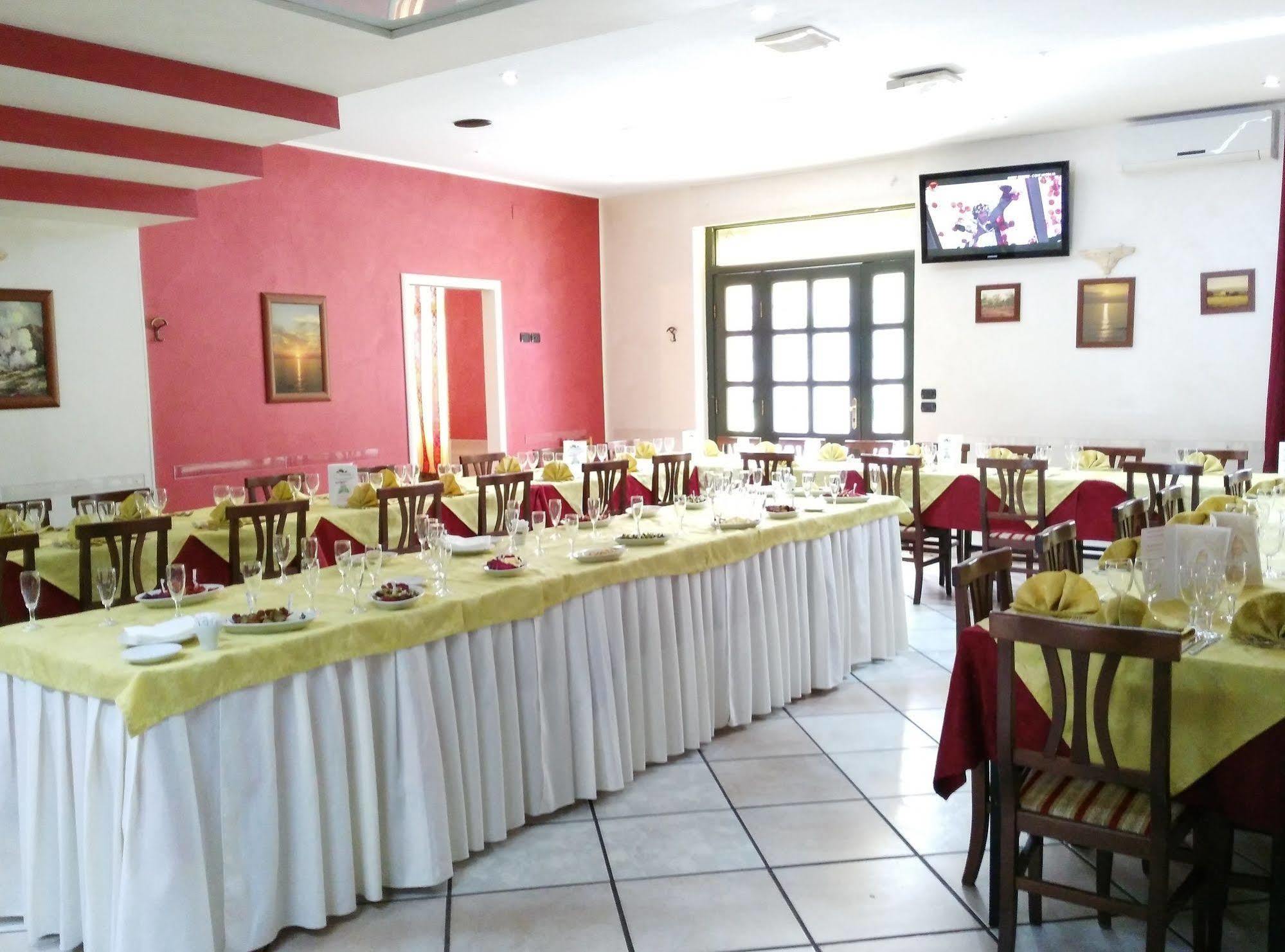 Hotel Ristorante La Mimosa Lamezia Terme Exterior photo