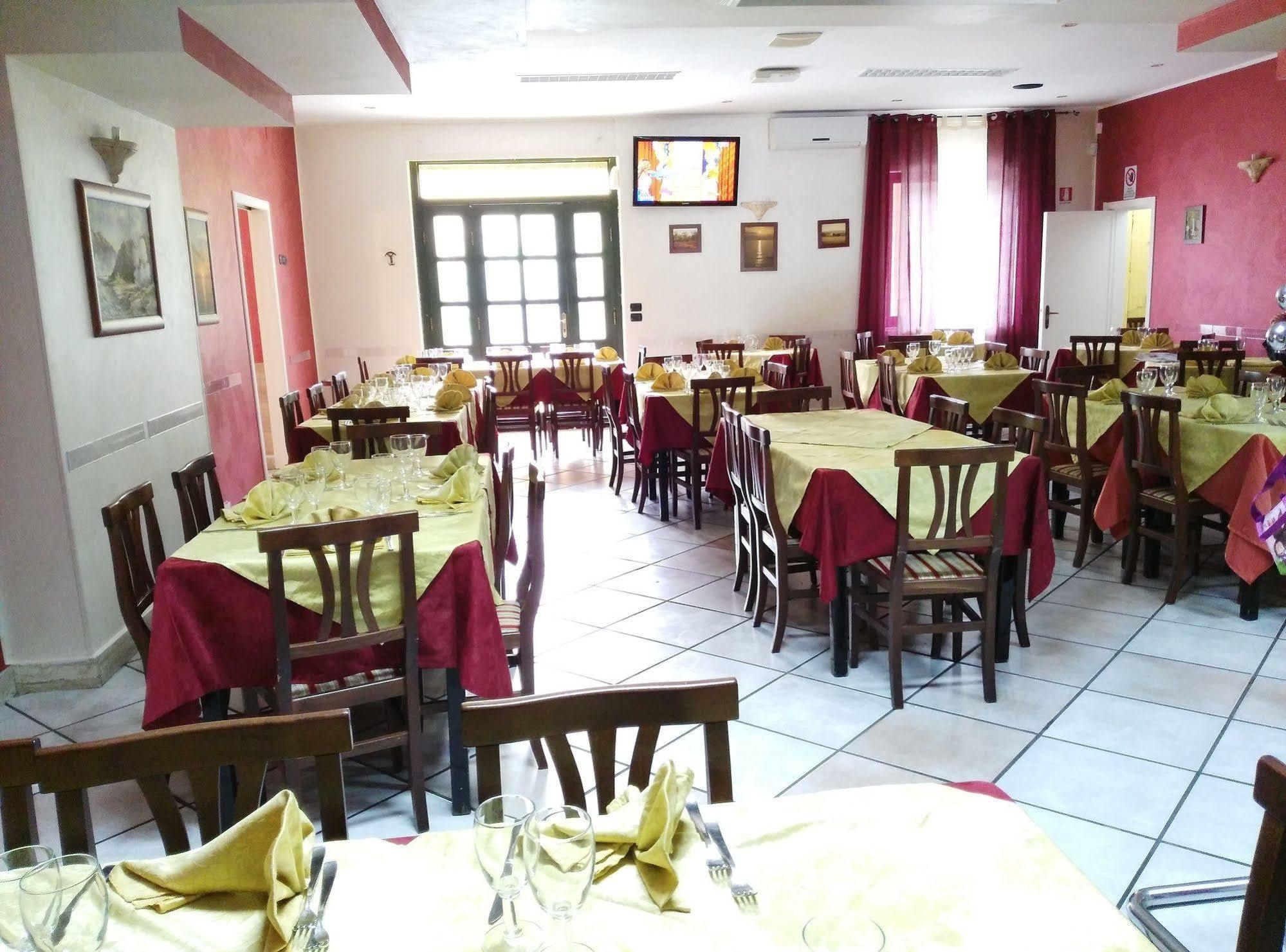 Hotel Ristorante La Mimosa Lamezia Terme Exterior photo